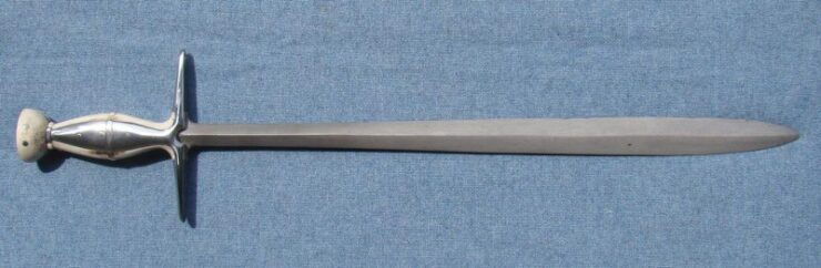 Xiphos Sword: Facts About the Leaf-Bladed Greek Sword