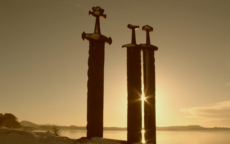 Viking Swords: From Battlefields to Your Collection – Discover the Legend