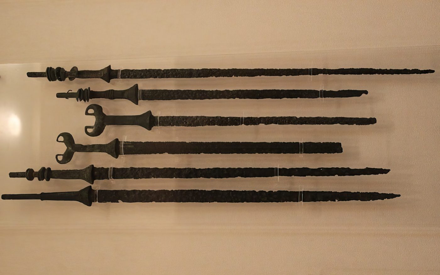 The Oldest Swords of Ancient China: Their Development and Use in Warfare