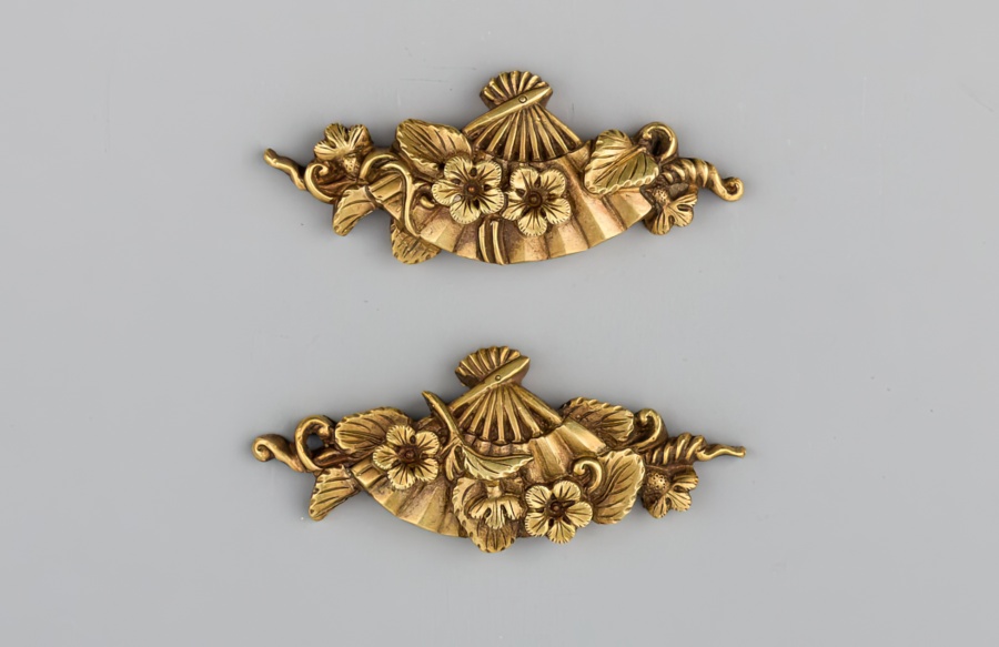 pair of fine menuki dating from early–mid 17th century