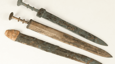 The Oldest Swords of Ancient China: Their Development and Use in Warfare